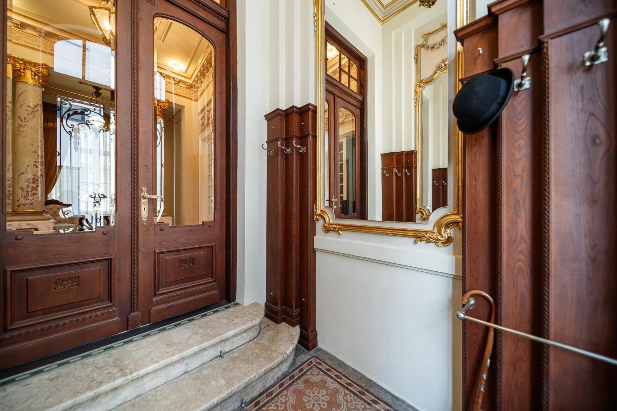 Hotel Templum Clava Bukarest Exterior foto