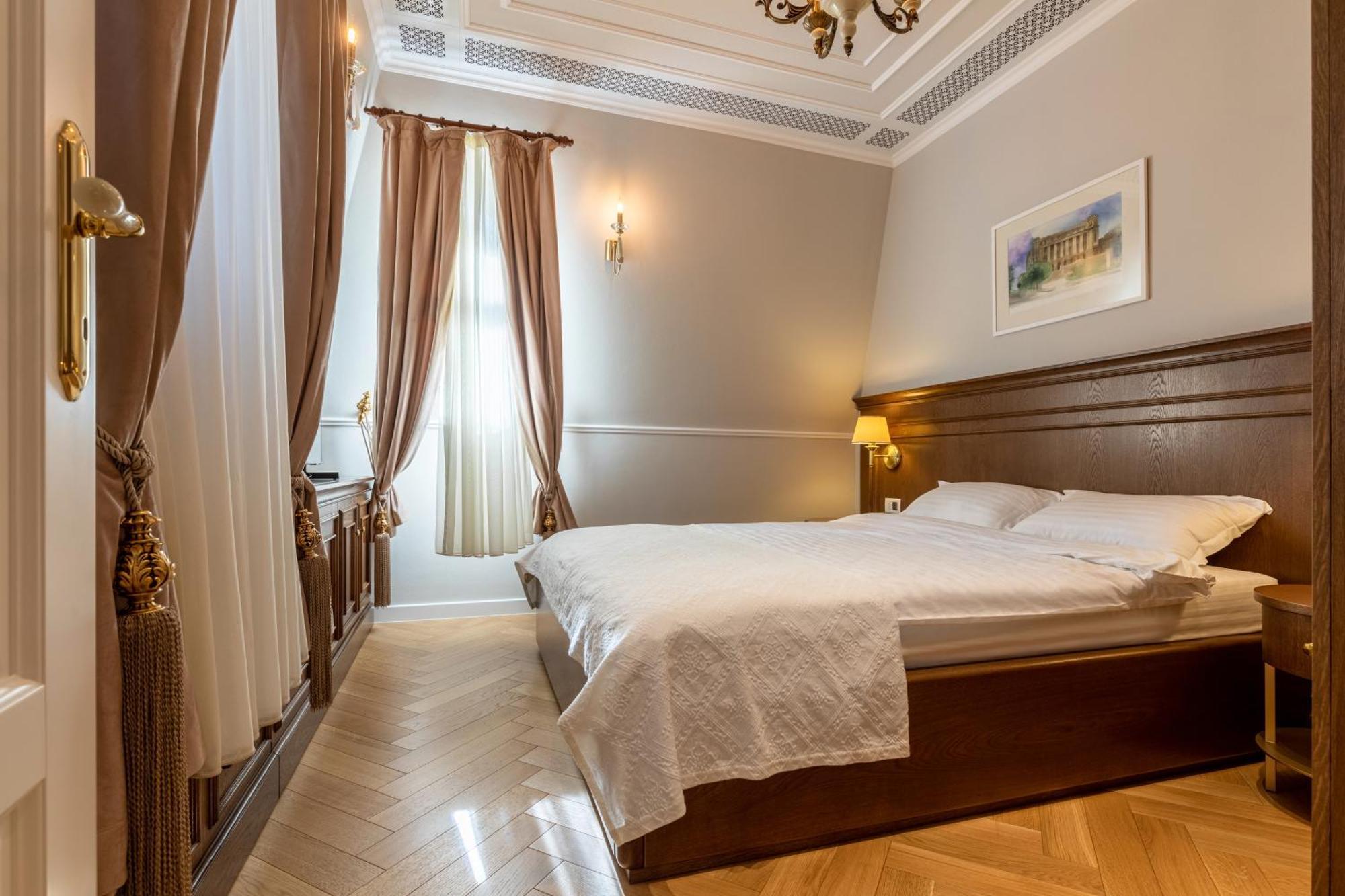 Hotel Templum Clava Bukarest Exterior foto